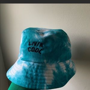 NEVER WORN LIVIN COOL BUCKET HAT